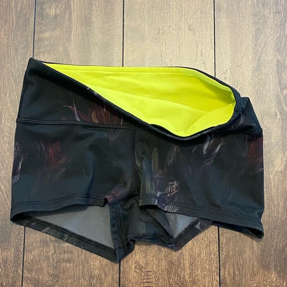 Lululemon shorts - Picture 3 of 3